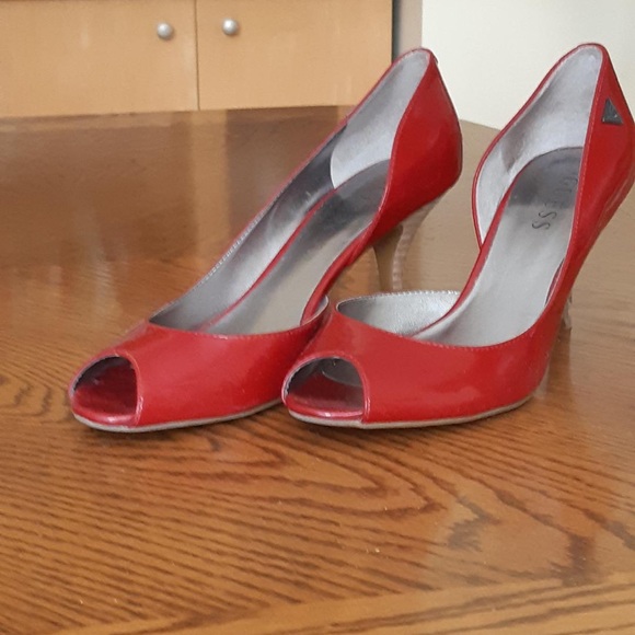 Size 7 GUESS red heels - Picture 1 of 3